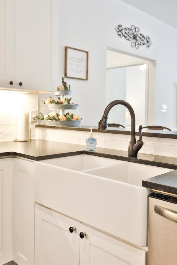 Hill Country Haven A Modern Rustic - 2 Bedroom 2 Bathroom Townhouse Off Main Street Fredericksburg Esterno foto