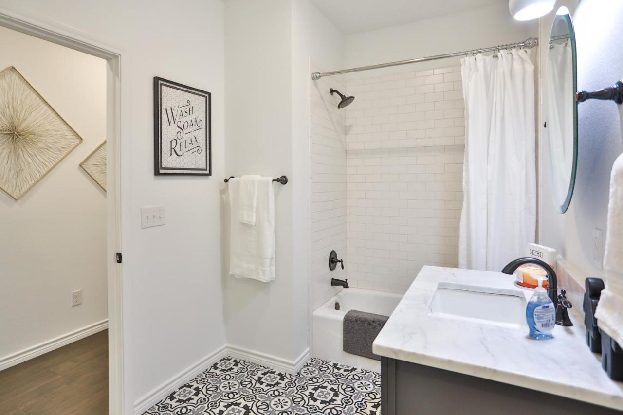 Hill Country Haven A Modern Rustic - 2 Bedroom 2 Bathroom Townhouse Off Main Street Fredericksburg Esterno foto